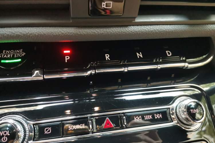 Used Lincoln Corsair 2022 2.0T Two-Wheel Drive Luxury Edition Gear Lever