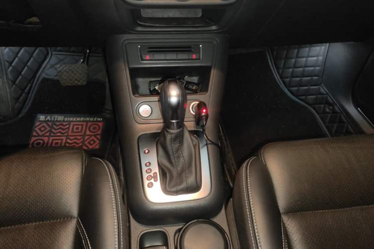 Used Volkswagen Tiguan 2016 300TSI Automatic Two-Wheel Drive Luxury Edition Gear Lever