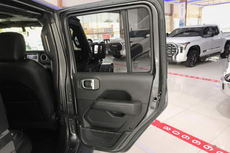 Used Jeep Wrangler 2019 2.0T Sahara Four-Door Version China VI Emission Standard