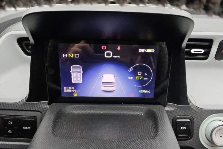 Used Wuling Hongguang MINIEV 2021 Macaron Sandwich Model 120 km Lithium Iron Phosphate