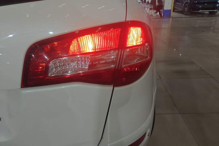 Used Renault Koleos 2014 Revised Version 2.0L Two-Wheel Drive Fashion Edition Exterior 6