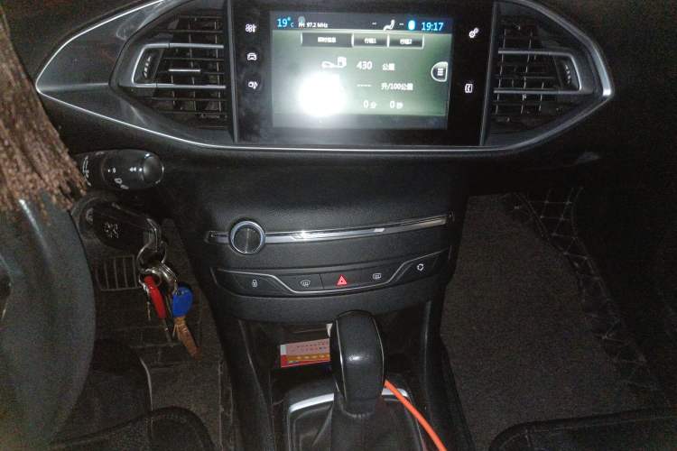 Used Peugeot 308S 2015 1.2T Automatic Jingchi Edition Audio And AC Panel