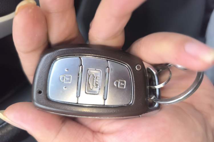 Used Hyundai Elantra (6th Generation / Lingdong) 2018 1.6L Automatic 15th Anniversary Special Edition Interior 1