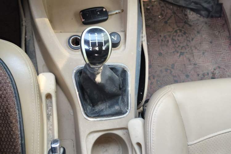 Used Wuling Hongguang 2013 1.2L S Comfort Model China IV Standard Gear Lever
