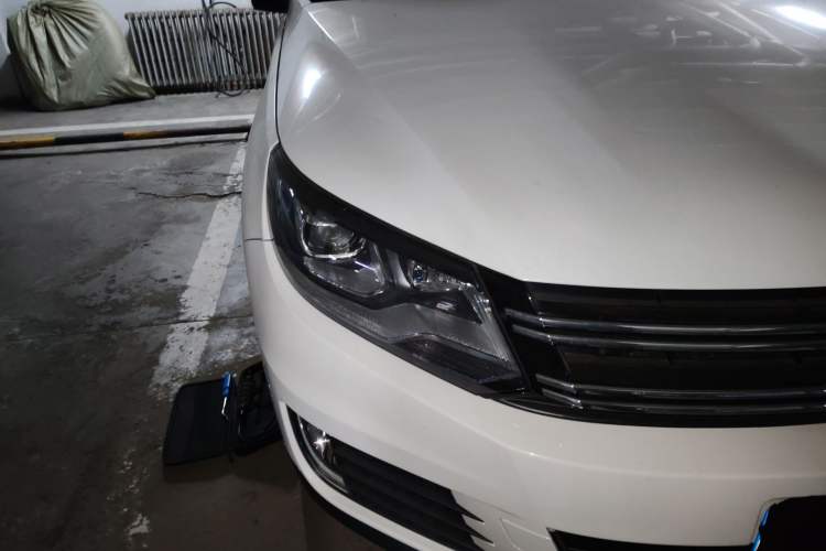 Used Volkswagen Tiguan 2013 1.8TSI Automatic All-Wheel-Drive Comfort Edition Right Front Headlight