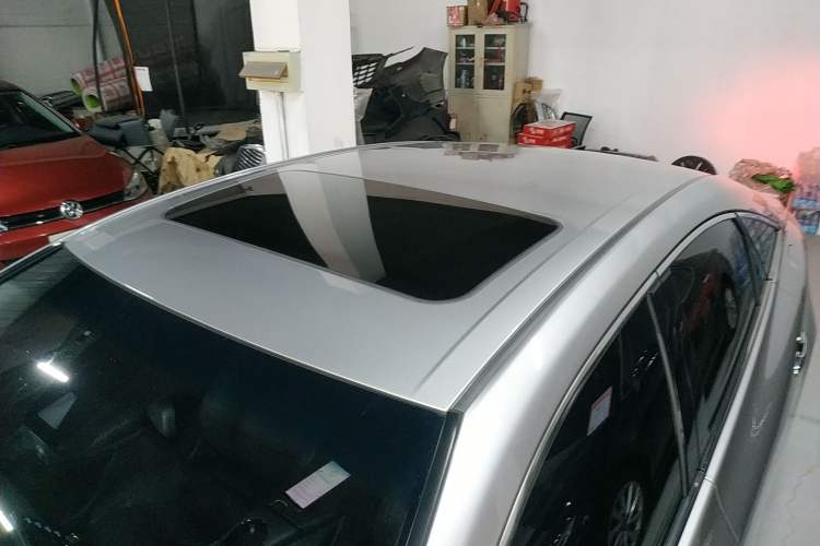 Used Toyota Avalon 2019 Dual-Engine 2.5L Luxury Edition China VI Standard