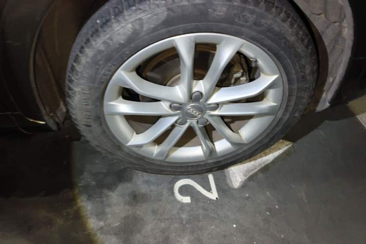 Used Audi Q3 2015 35 TFSI Ambition Edition Right Front Wheel Hub