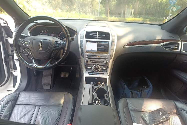 Used Lincoln MKZ 2017 2.0T Luxury Edition Center Console