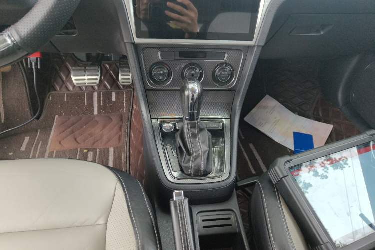 Used Volkswagen Cross Lavida 2014 1.6L Automatic