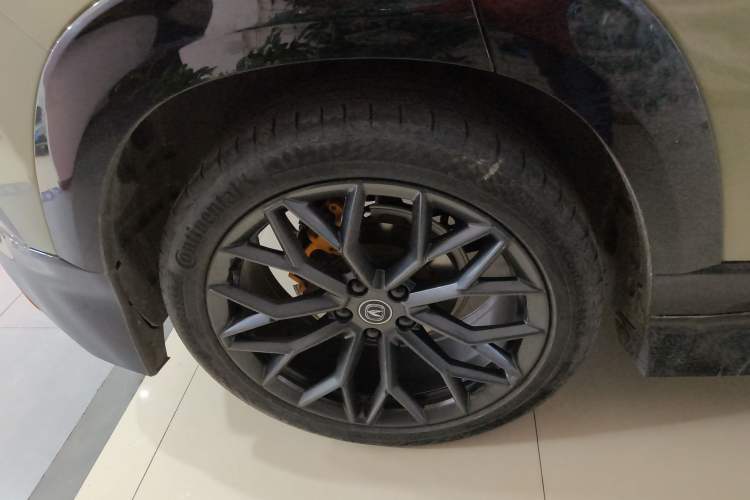 Used CHANGAN UNI-T 2022 1.5T Sport Edition Premium Version Right Rear Wheel Hub