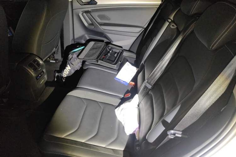 Used Volkswagen Tiguan L 2019 Updated Version 330TSI Automatic Two-Wheel Drive Panoramic Comfort Edition China VI Standard Left Rear Seat