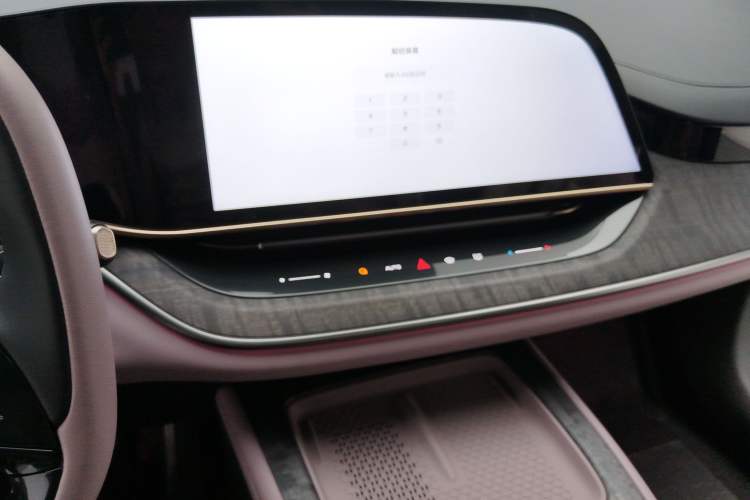 Used Hongqi Tiangong 08 2025 680 Ultra Four-Wheel-Drive Version
