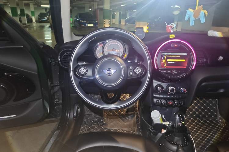 Used MINI 2018 1.5T ONE PLUS Five-Door Edition Steering Wheel