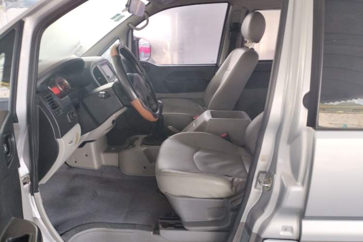 Used FORTHING Lingzhi 2015 M3 1.6L 7-Seater Luxury Model