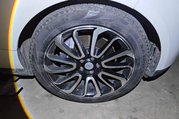 Used Land Rover Range 2018 3.0 SC V6 AB Prestige Extended Edition Right Front Wheel Hub