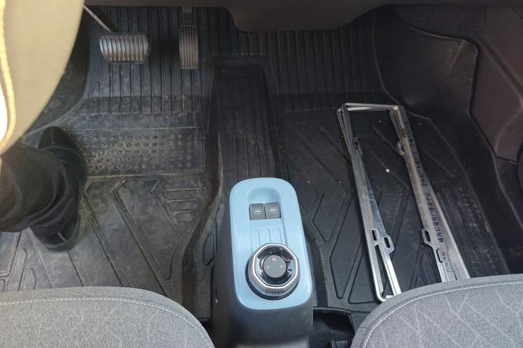 Used Geely Galaxy Panda 2024 Panda Mini 200km Endurance Bear
