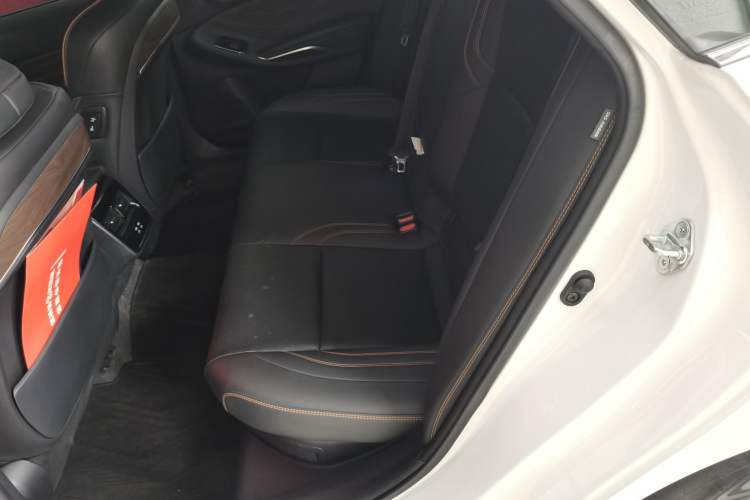 Used Toyota Avalon 2024 Dual-Motor 2.0L Luxury Edition
