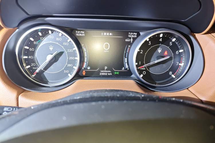 Used Maserati Levante 2021 3.0T Standard Edition Odometer Close Up