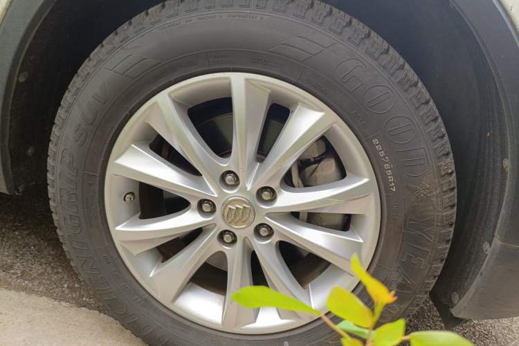 Used Buick Envision 2014 28T Four-Wheel Drive Elite Model Right Front Wheel Hub