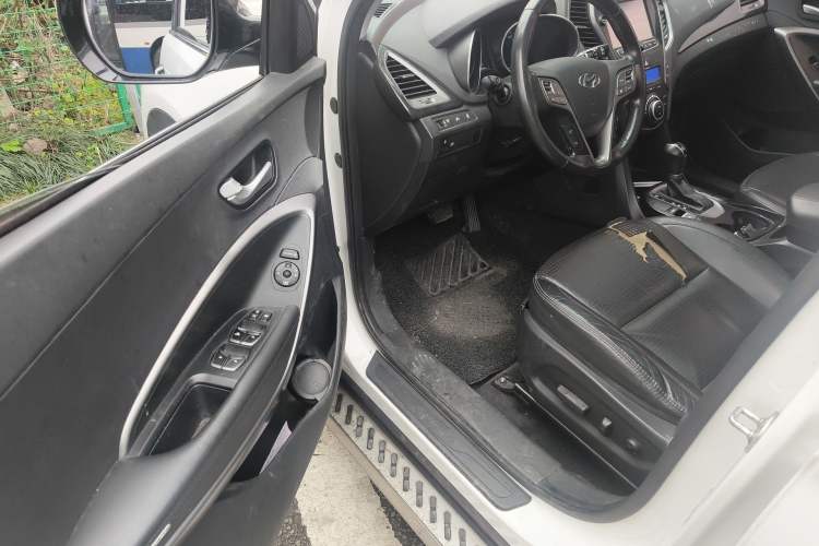 Used Hyundai Santa Fe 2013 2.4L Automatic Two-Wheel Drive Smart Version