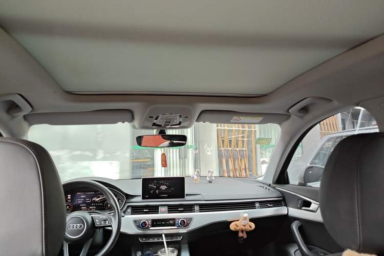 Used Audi A4L 2019 40 TFSI Fashion Edition China VI Emission Standard Headliner