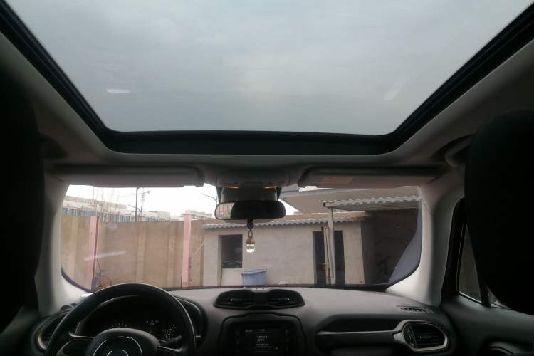 Used Jeep Renegade 2017 180TS Automatic Four-Wheel Drive Superior Edition
