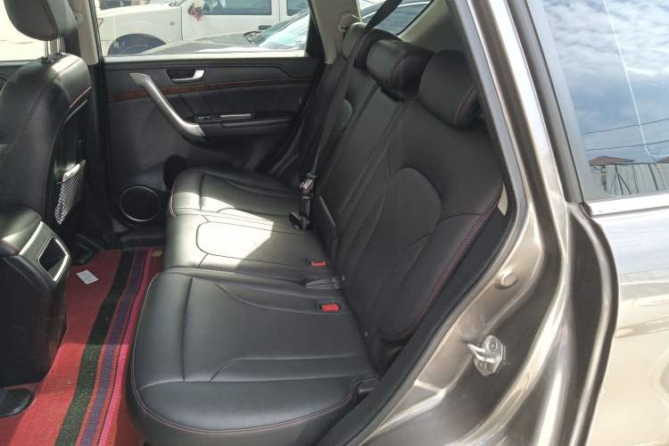 Used Haval H6 2015 Revised Version Sport Edition 1.5T Manual Transmission Two-Wheel Drive Elite Grade
