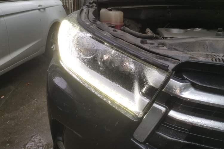 Used Toyota Highlander 2018 2.0T Four-Wheel Drive Prestige Version 7 Seats China VI Standard Right Front Headlight