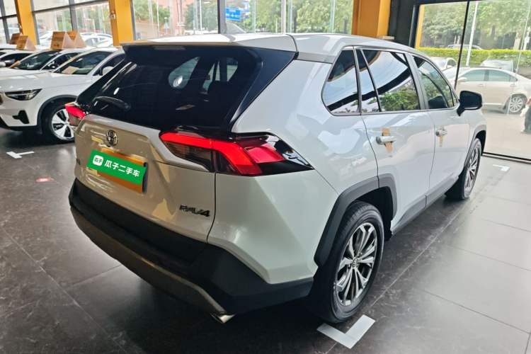 Used Toyota RAV4 2023 2.0L CVT Two-Wheel Drive Fashion Edition
