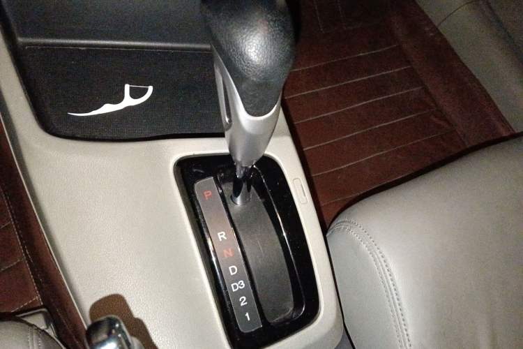 Used Honda Civic 2013 10th Anniversary 1.8L Automatic Luxury Edition Gear Lever