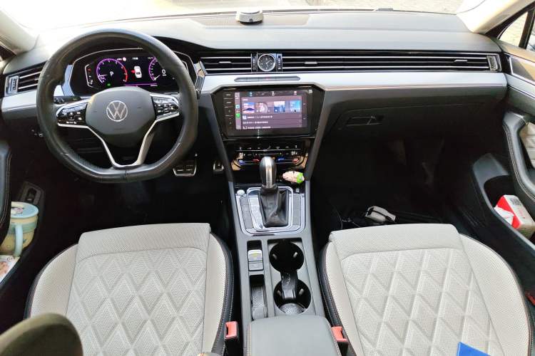 Used Volkswagen Magotan 2024 2 Million Units Zhongxiang Version 330TSI DSG Luxury Edition
