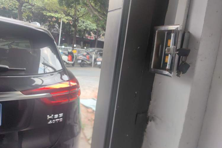 Used Hongqi HS5 2022 Facelifted Version 2.0T Smart Connect Flagship All-Wheel-Drive Edition Right Rear Taillight