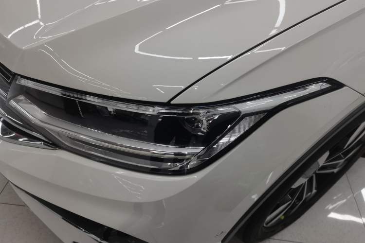 Used Volkswagen Tiguan L 2022 330TSI Automatic Two-Wheel Drive R-Line Enhanced Edition
