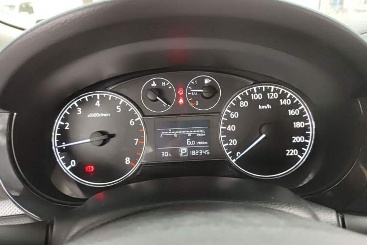 Used Nissan Tiida 2013 1.6L CVT Cool Cafe Edition
