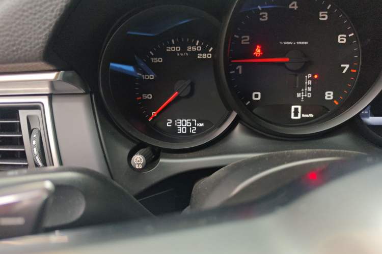 Used Porsche Macan 2016 Macan 2.0T Odometer Close Up