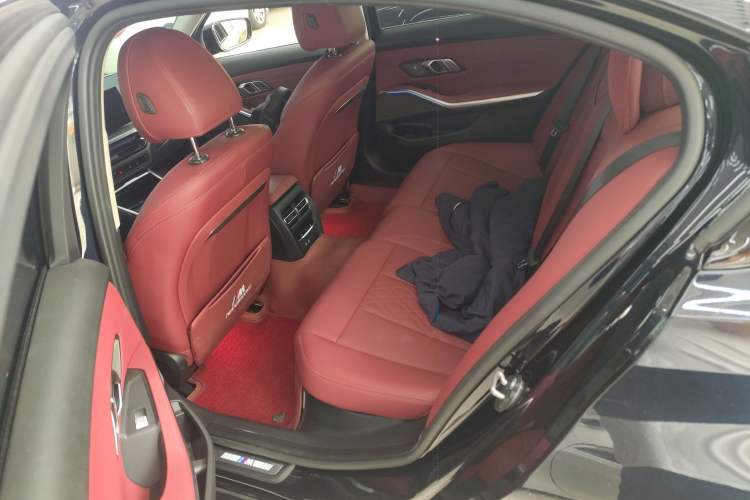 Used BMW 3 Series 2025 330Li M Sport Shadowline Package Left Rear Seat