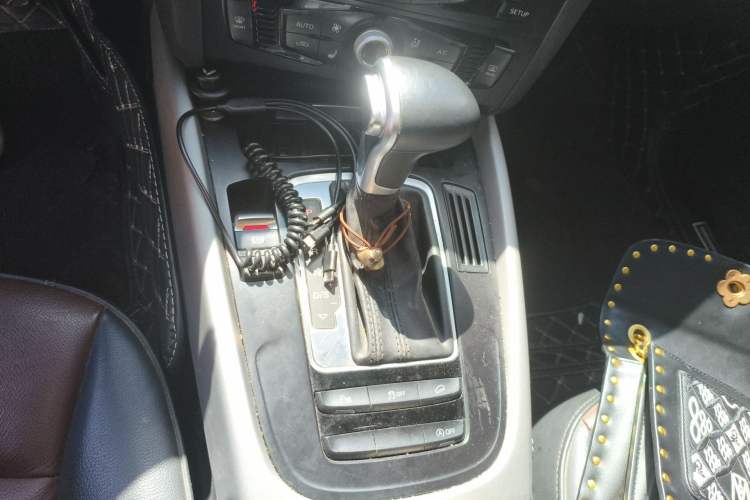 Used Audi Q5 2017 Plus 40 TFSI Ambition Model Gear Lever