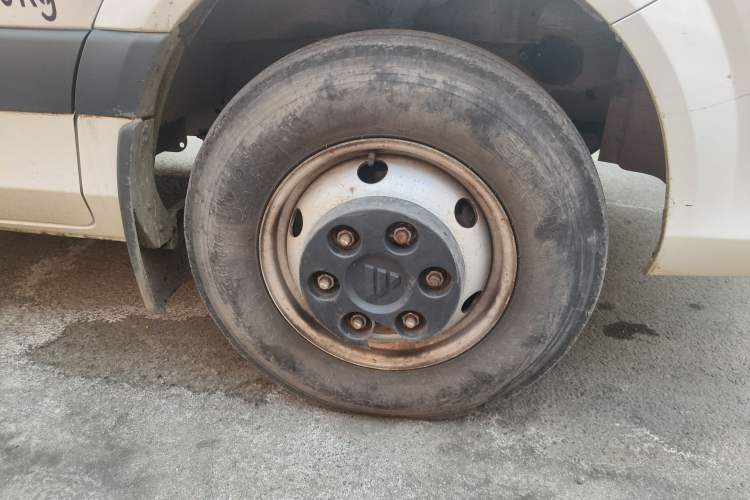 Used Foton Toano 2023 Cummins 2.8T Manual Jixiang Van Extended Wheelbase Ultra-High Roof Rear Dual Tires 3-Seater Right Front Wheel Hub