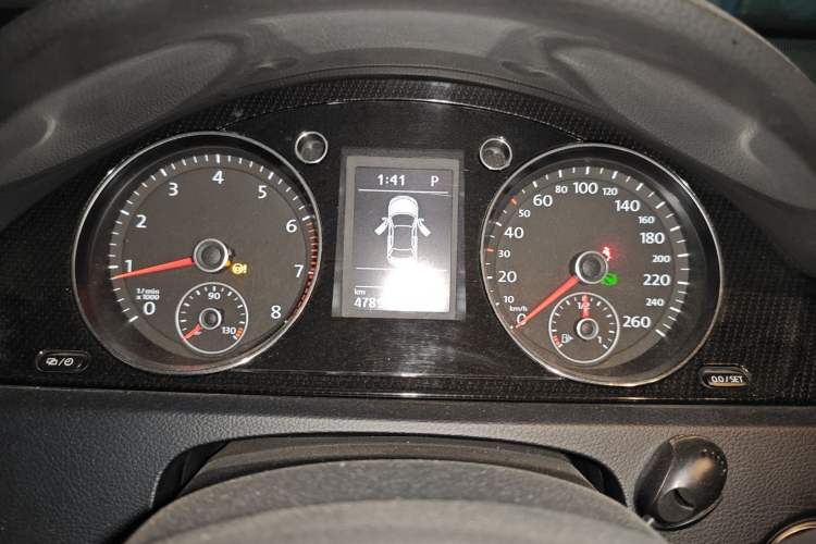 Used Volkswagen Magotan 2015 2.0 TSI Luxury Model Instrument Cluster