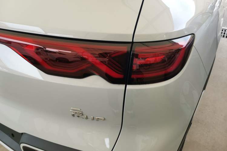 Used BYD Yuan UP 2025 Model 301KM Leading Version Exterior 3