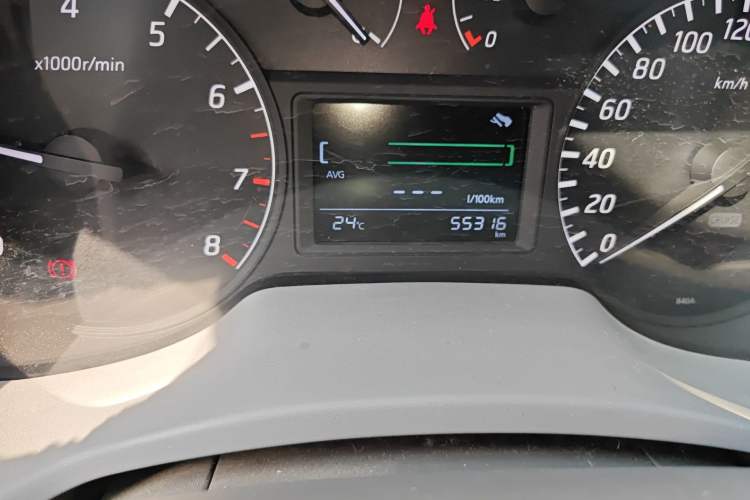 Used Nissan Sylphy 2012 1.6 XL Manual Luxury Edition Odometer Close Up