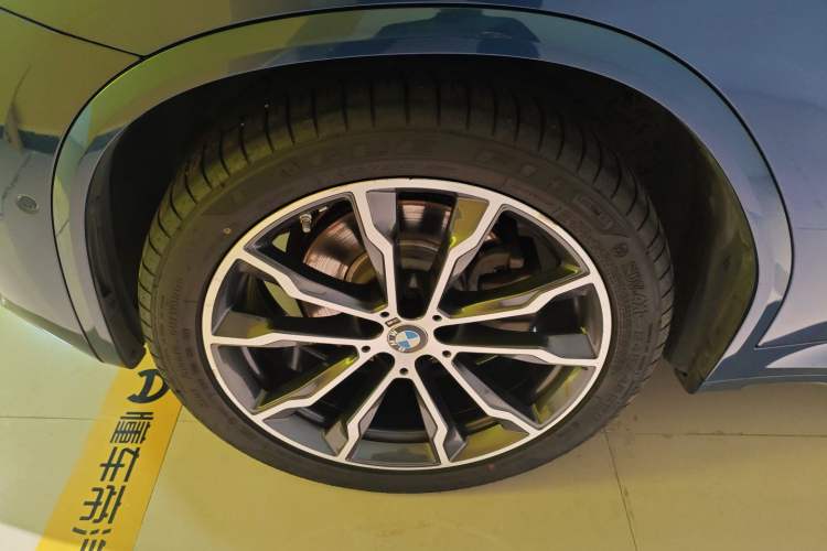 Used BMW X3 2020 xDrive30i Luxury Model with M Sport Package Left Front Wheel Hub