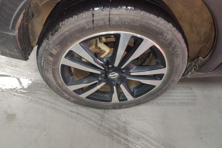 Used Nissan Kicks 2020 1.5L XL CVT Cool Enjoyment Edition Exterior 5