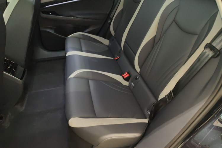 Used Volkswagen ID.7 VIZZION 2024 AIR model Left Rear Seat