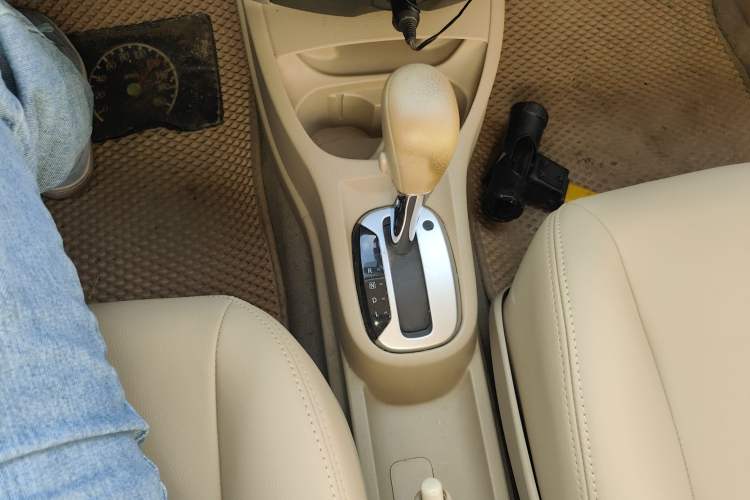 Used Nissan Livina 2013 1.6XE CVT Comfort Edition Gear Lever