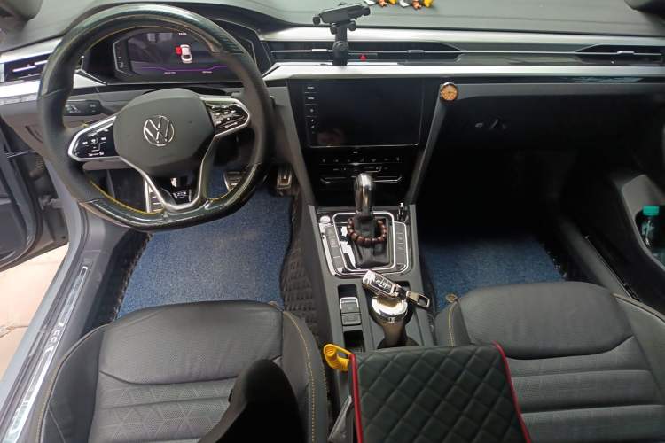 Used Volkswagen FAW-Volkswagen CC 2021 380TSI Striking Edition Center Console