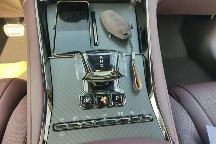 Used Denza Z9GT 2024 1100 4x4 Ultra First Edition Gear Lever