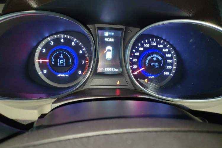 Used Hyundai Santa Fe 2013 2.0T Automatic All-Wheel Drive Prestige Version Odometer Close Up