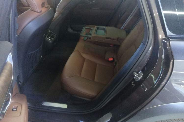 Used Volvo V90 2022 Cross Country B5 AWD Smart Range Edition