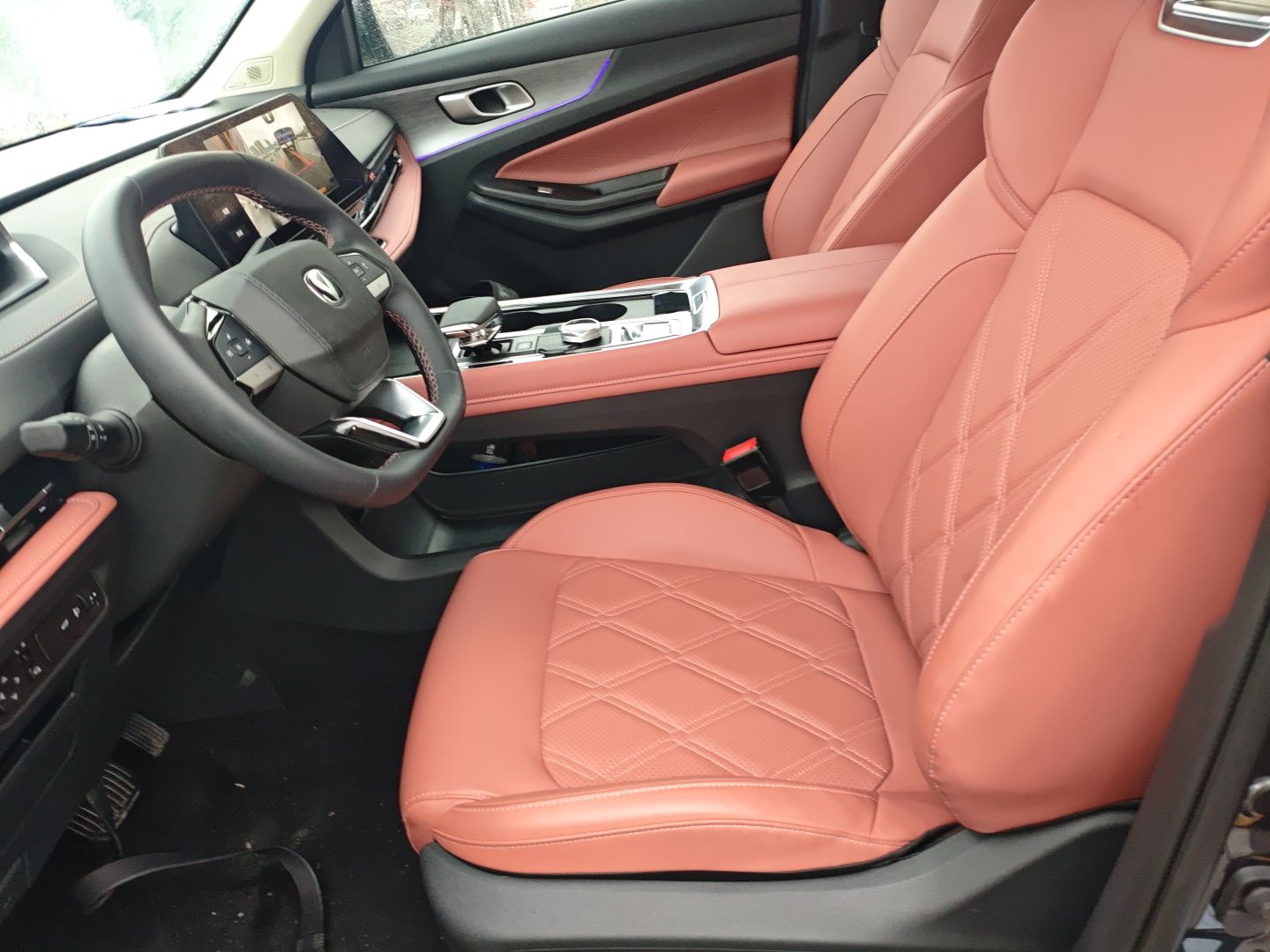 المقاعد الأمامية داخل السيارة